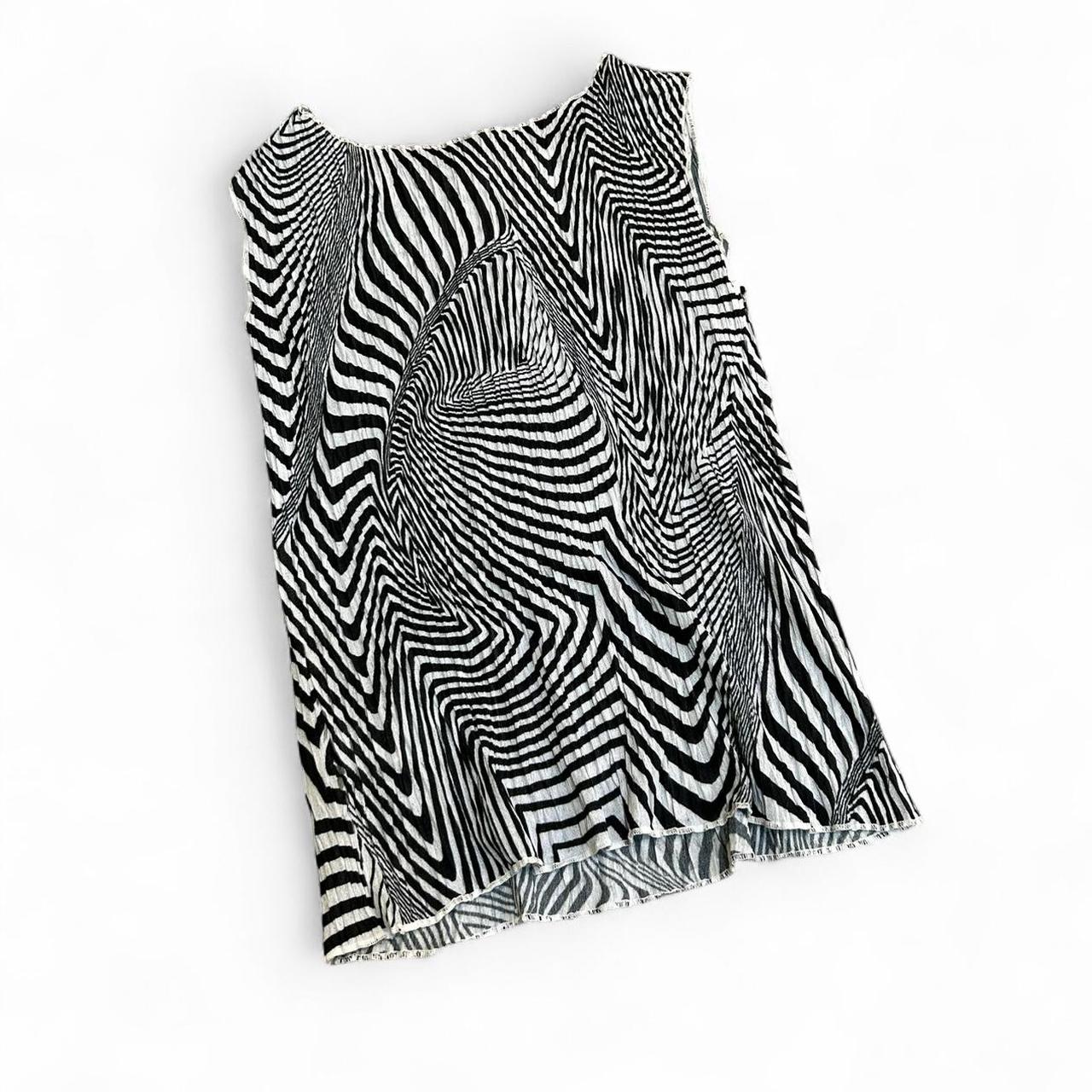 Y2K Tank Top Illusion Pattern